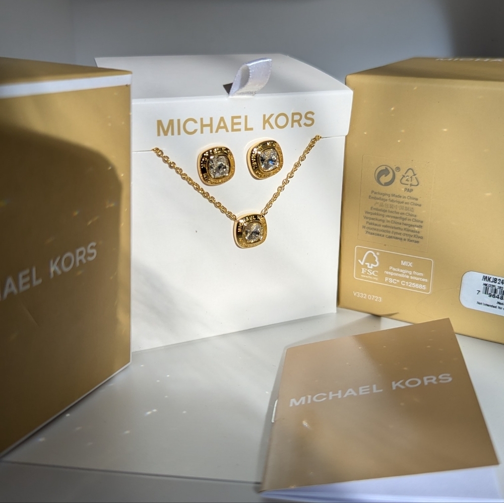 NWT Michael Kors jewelry kit - Picture 3 of 5